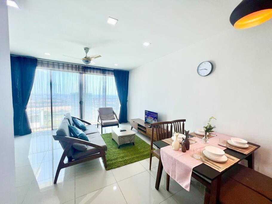 T3 1-10 Pax Trefoil 2Room Setia Alam Cozy Home Wifi Tv Bagian luar foto