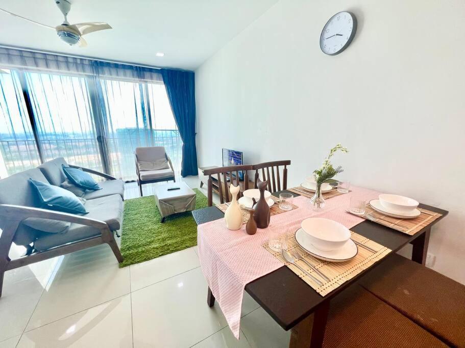 T3 1-10 Pax Trefoil 2Room Setia Alam Cozy Home Wifi Tv Bagian luar foto